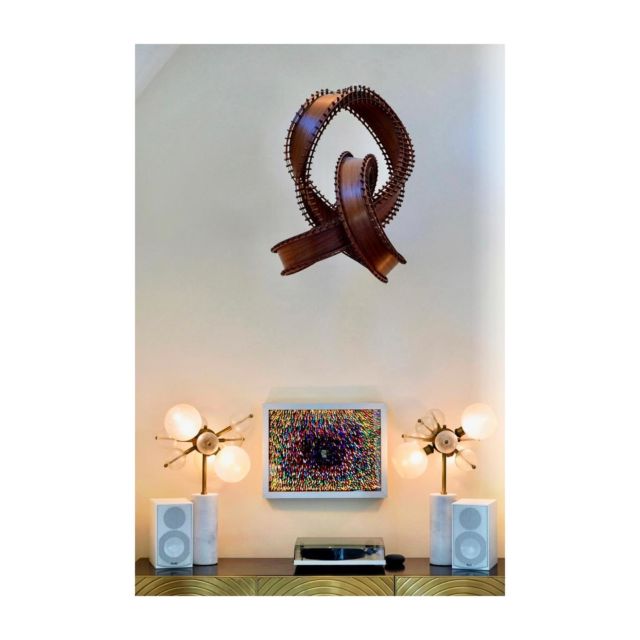 Chilean light artist Ivan Navarro and the floating bentwood #trebleclef sculpture were the inspiration for this vinyl station. 
I love working with clients who have amazing taste in art and allow me to curate it in a room.
.
.
.
.
#chile #chileanart #chileanartist #noir #music #artcollector #artcurator #interiordesign #vinyl #vinylcollection #ilovewhatido