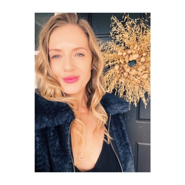 It’s Friday, I’m in love.
@youshine.likegold absolutely glowing in the diamond Crescent moon necklace.
@shoptamarind 👉🏻 for the close up.
.
.
.
.
#gifts #giftsforyou #giftsforher #giftsforhim #giftsforfriends #shoplocal #sonomacounty #healdsburg #localtalent #artist #jewelrydesigner #designaddict